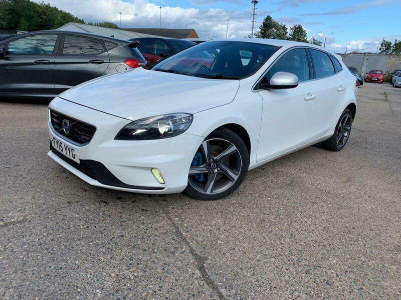 2015 VOLVO V40 2015 VOLVO V40