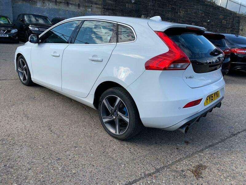 2015 VOLVO V40 2015 VOLVO V40