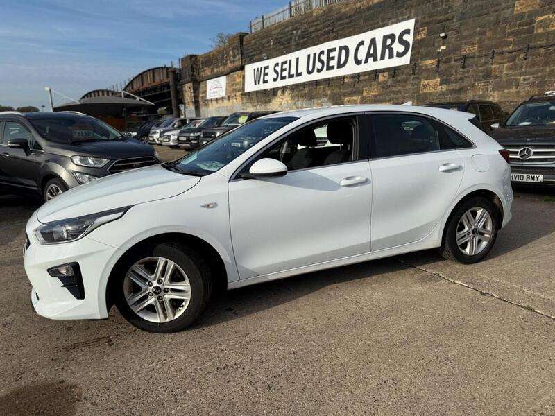 A 2021 KIA CEED 1.6 CRDi MHEV 2 NAV Euro 6 (s/s) 5dr A 2021 KIA CEED 1.6 CRDi MHEV 2 NAV Euro 6 (s/s) 5dr