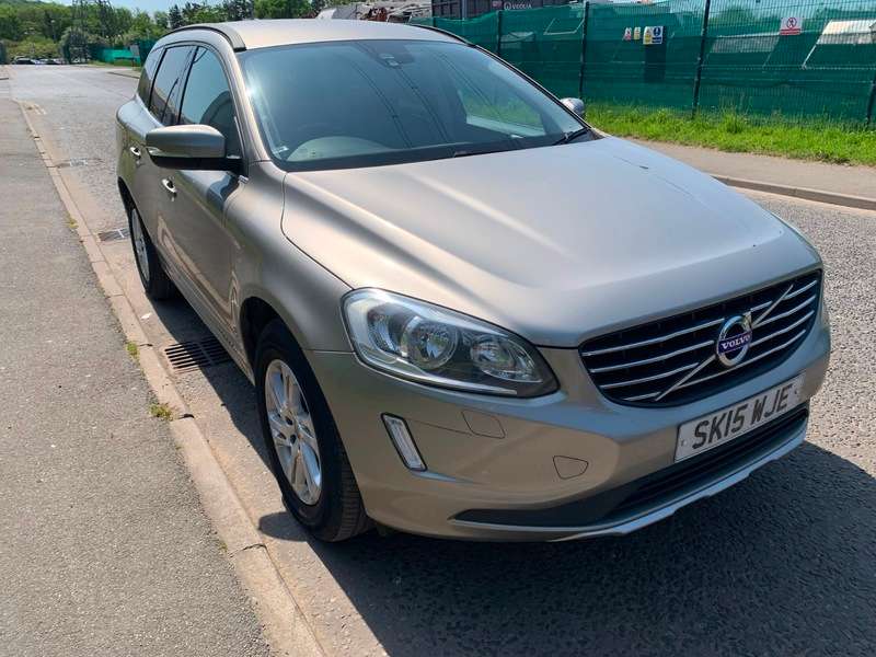 A 2015 VOLVO XC60 D4 SE AWD A 2015 VOLVO XC60 D4 SE AWD