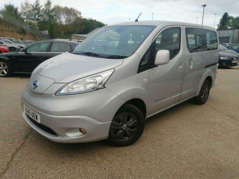 A 2015 NISSAN NV200 E EVALIA TEKNA COMBI RAPID PLUS A 2015 NISSAN NV200 E EVALIA TEKNA COMBI RAPID PLUS