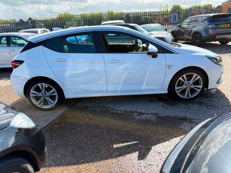 A 2017 VAUXHALL ASTRA SRI VX-LINE NAV A 2017 VAUXHALL ASTRA SRI VX-LINE NAV