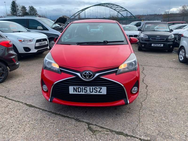 A 2015 TOYOTA YARIS 1.33 Dual VVT-i Icon Euro 5 5dr Euro 5 A 2015 TOYOTA YARIS 1.33 Dual VVT-i Icon Euro 5 5dr Euro 5