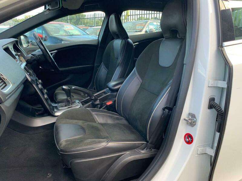 2015 VOLVO V40 2015 VOLVO V40