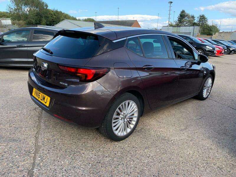 A 2016 VAUXHALL ASTRA 1.6 CDTi ecoFLEX Elite Nav Euro 6 (s/s) 5dr A 2016 VAUXHALL ASTRA 1.6 CDTi ecoFLEX Elite Nav Euro 6 (s/s) 5dr