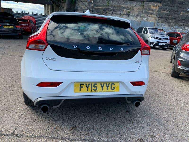 2015 VOLVO V40 2015 VOLVO V40