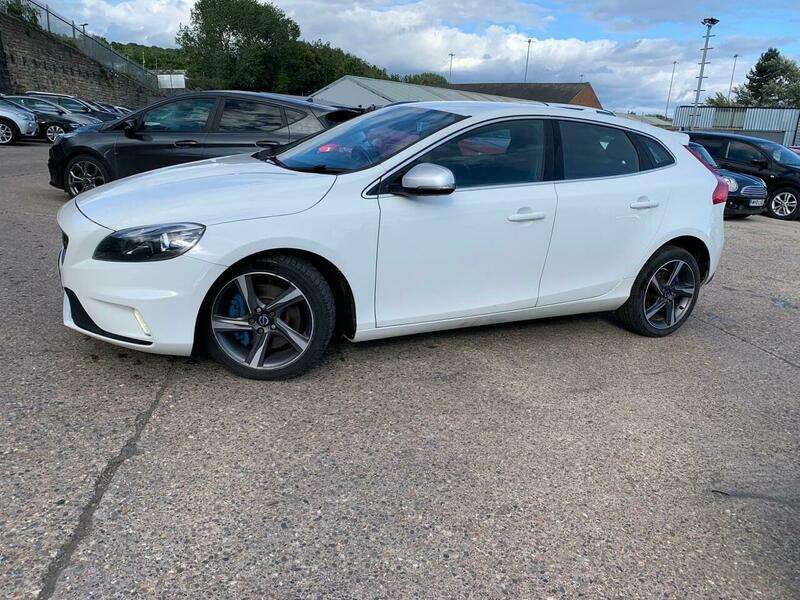 2015 VOLVO V40 2015 VOLVO V40