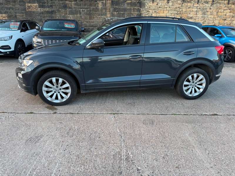 A 2019 VOLKSWAGEN T-ROC 1.6 TDI SE Euro 6 (s/s) 5dr A 2019 VOLKSWAGEN T-ROC 1.6 TDI SE Euro 6 (s/s) 5dr