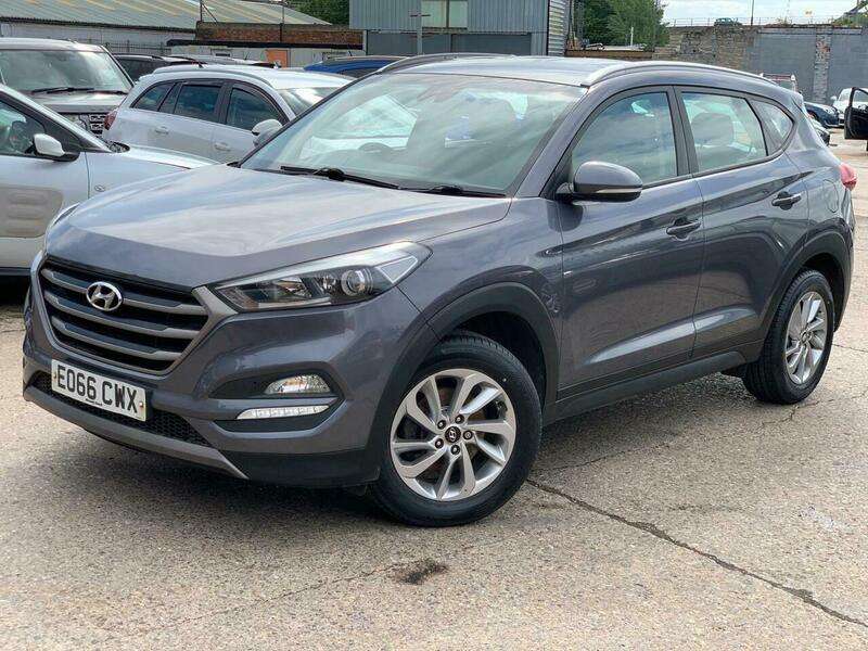 A 2016 HYUNDAI TUCSON 1.7 CRDi Blue Drive SE Euro 6 (s/s) 5dr A 2016 HYUNDAI TUCSON 1.7 CRDi Blue Drive SE Euro 6 (s/s) 5dr
