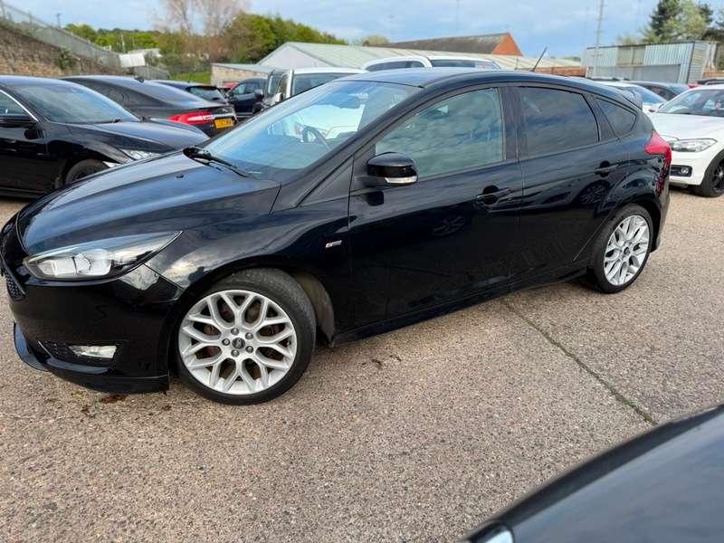 A 2017 FORD FOCUS ST-LINE A 2017 FORD FOCUS ST-LINE