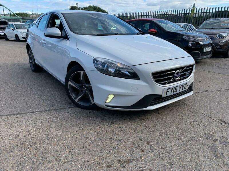 2015 VOLVO V40 2015 VOLVO V40