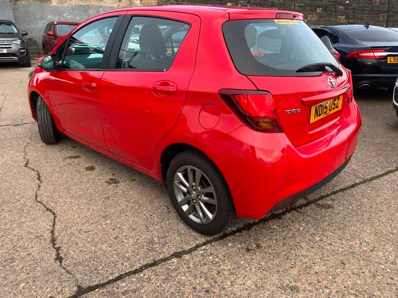 A 2015 TOYOTA YARIS 1.33 Dual VVT-i Icon Euro 5 5dr Euro 5 A 2015 TOYOTA YARIS 1.33 Dual VVT-i Icon Euro 5 5dr Euro 5