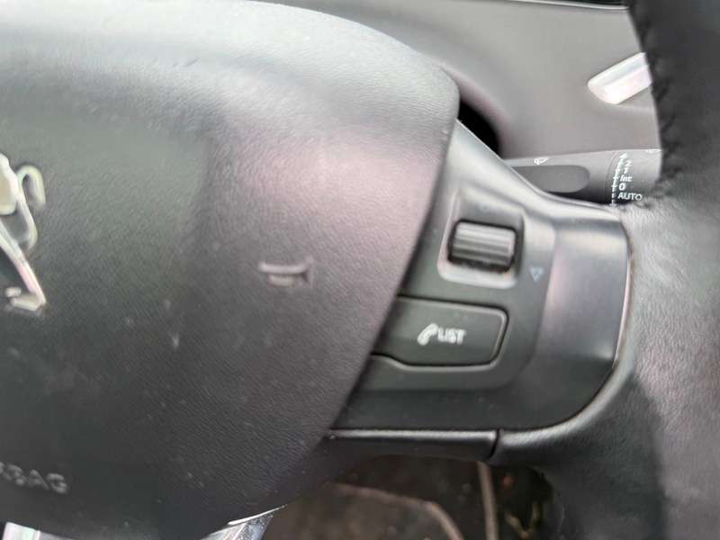 2013 PEUGEOT 208 2013 PEUGEOT 208