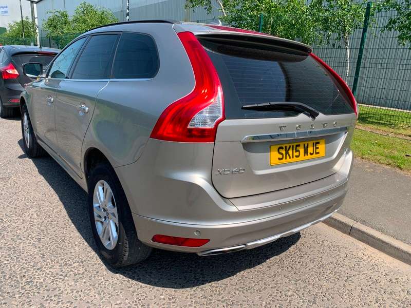 A 2015 VOLVO XC60 D4 SE AWD A 2015 VOLVO XC60 D4 SE AWD