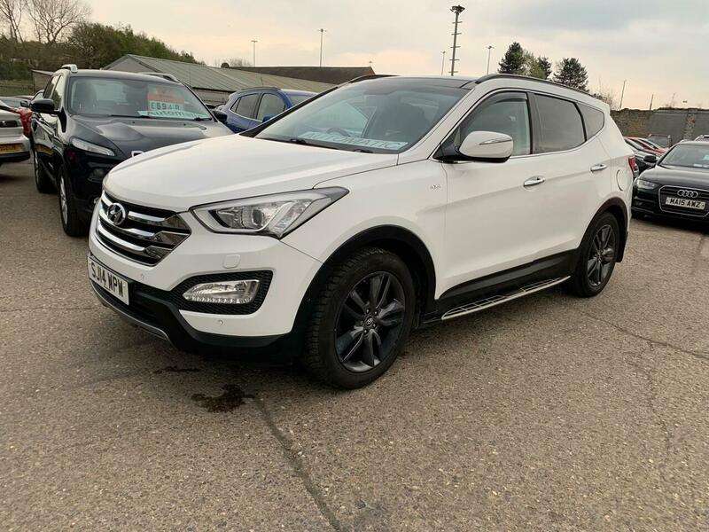 A 2014 HYUNDAI SANTA FE 2.2 CRDi Premium SE Auto 4WD Euro 5 5dr (7 seat) A 2014 HYUNDAI SANTA FE 2.2 CRDi Premium SE Auto 4WD Euro 5 5dr (7 seat)