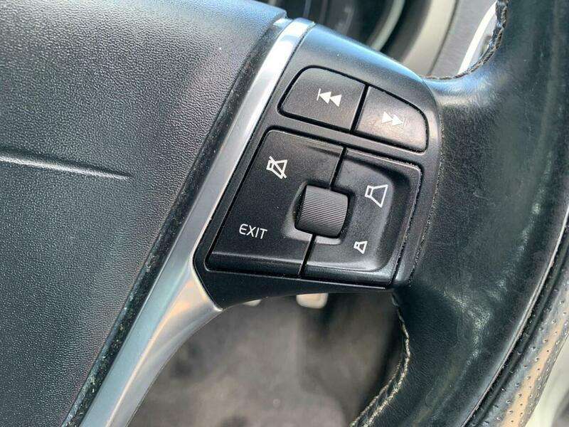 2015 VOLVO V40 2015 VOLVO V40