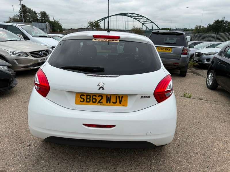 2013 PEUGEOT 208 2013 PEUGEOT 208