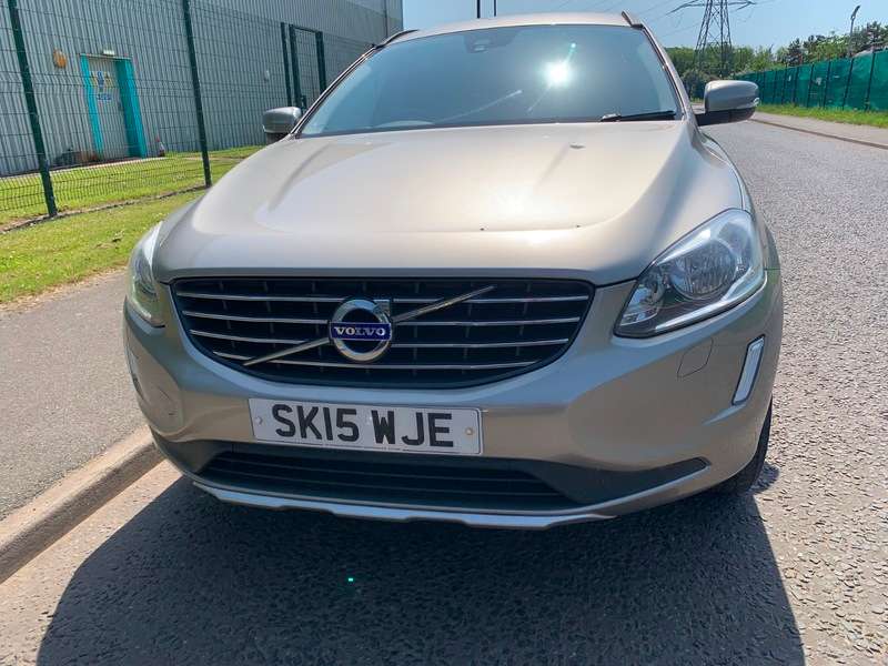 A 2015 VOLVO XC60 D4 SE AWD A 2015 VOLVO XC60 D4 SE AWD