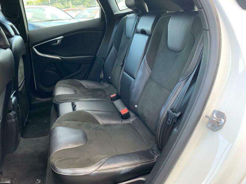 2015 VOLVO V40 2015 VOLVO V40