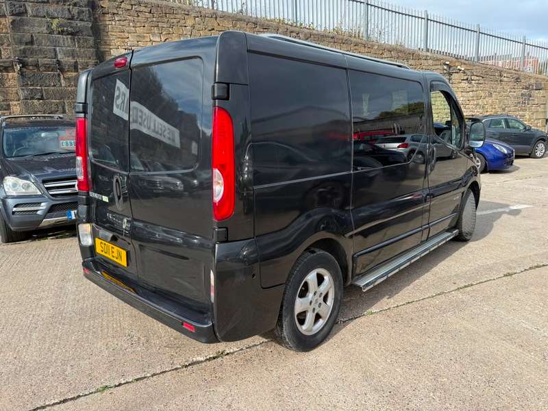A 2011 RENAULT TRAFIC SL27 SPORT DCI S/R P/V A 2011 RENAULT TRAFIC SL27 SPORT DCI S/R P/V