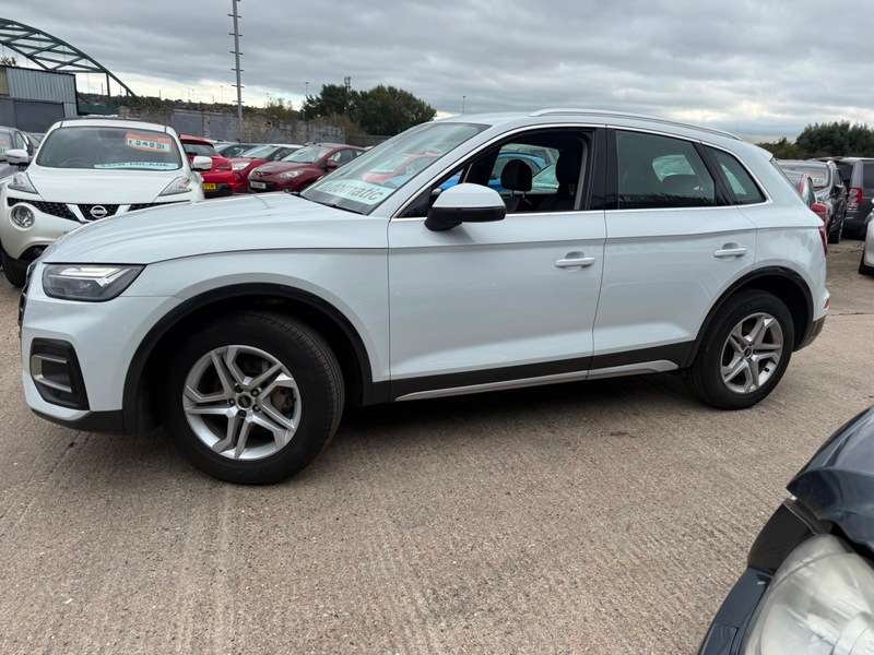 A 2021 AUDI Q5 2.0 TDI 40 Sport S Tronic quattro Euro 6 (s/s) 5dr A 2021 AUDI Q5 2.0 TDI 40 Sport S Tronic quattro Euro 6 (s/s) 5dr