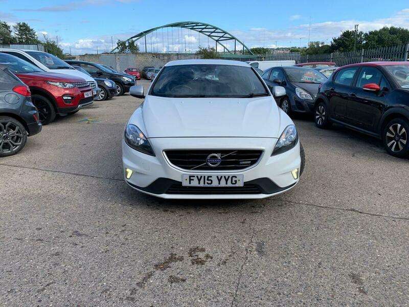 2015 VOLVO V40 2015 VOLVO V40