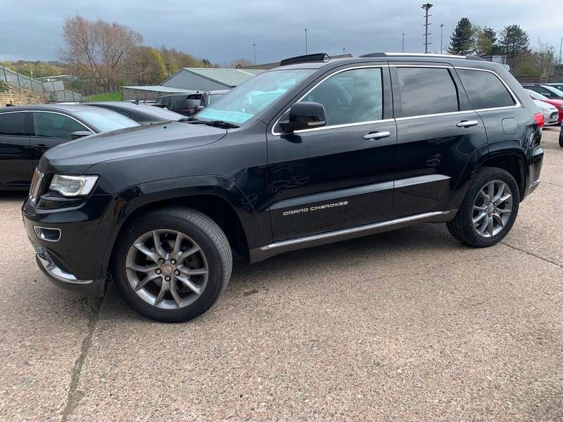 A 2016 JEEP GRAND CHEROKEE V6 CRD SUMMIT A 2016 JEEP GRAND CHEROKEE V6 CRD SUMMIT