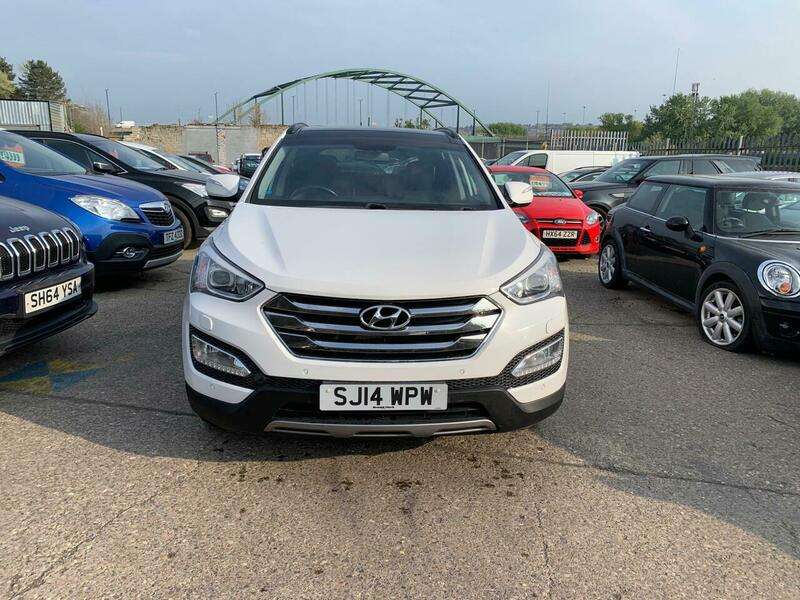 A 2014 HYUNDAI SANTA FE 2.2 CRDi Premium SE Auto 4WD Euro 5 5dr (7 seat) A 2014 HYUNDAI SANTA FE 2.2 CRDi Premium SE Auto 4WD Euro 5 5dr (7 seat)