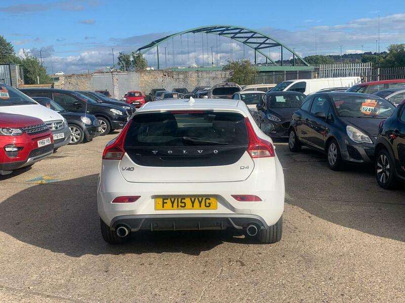 2015 VOLVO V40 2015 VOLVO V40