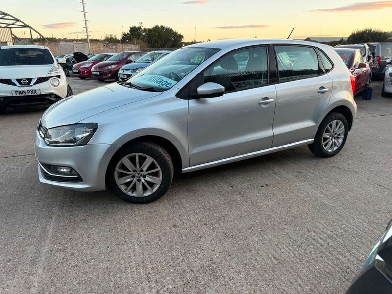 A 2015 VOLKSWAGEN POLO 1.0 BlueMotion Tech SE Euro 6 (s/s) 5dr A 2015 VOLKSWAGEN POLO 1.0 BlueMotion Tech SE Euro 6 (s/s) 5dr
