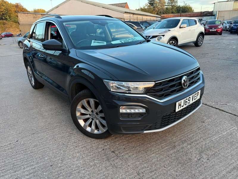 A 2019 VOLKSWAGEN T-ROC 1.6 TDI SE Euro 6 (s/s) 5dr A 2019 VOLKSWAGEN T-ROC 1.6 TDI SE Euro 6 (s/s) 5dr