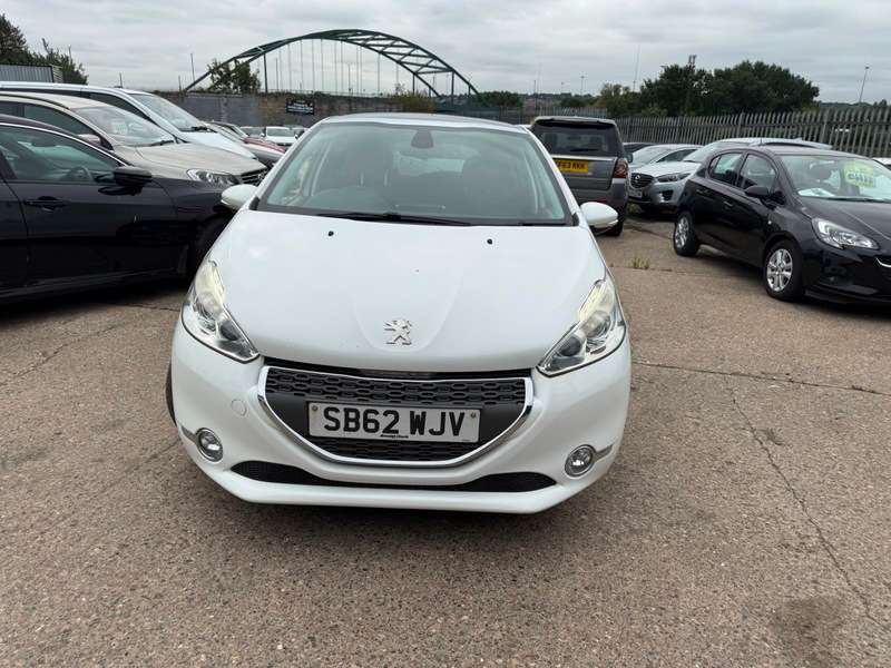 A 2013 PEUGEOT 208 HDI ALLURE A 2013 PEUGEOT 208 HDI ALLURE