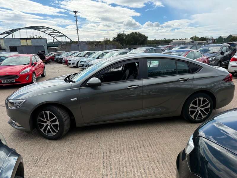A 2017 VAUXHALL INSIGNIA GRAND SPORT DESIGN NAV ECOTEC A 2017 VAUXHALL INSIGNIA GRAND SPORT DESIGN NAV ECOTEC
