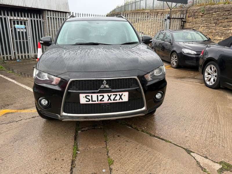 A 2012 MITSUBISHI OUTLANDER DI-D GX 3 A 2012 MITSUBISHI OUTLANDER DI-D GX 3