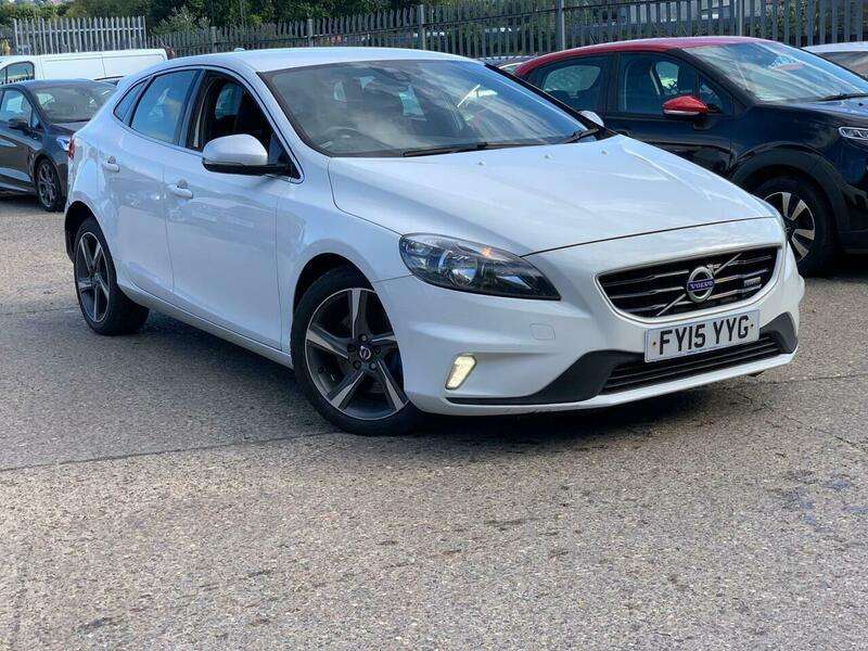 2015 VOLVO V40 2015 VOLVO V40