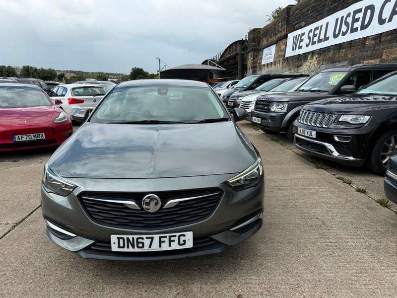 A 2017 VAUXHALL INSIGNIA GRAND SPORT DESIGN NAV ECOTEC A 2017 VAUXHALL INSIGNIA GRAND SPORT DESIGN NAV ECOTEC