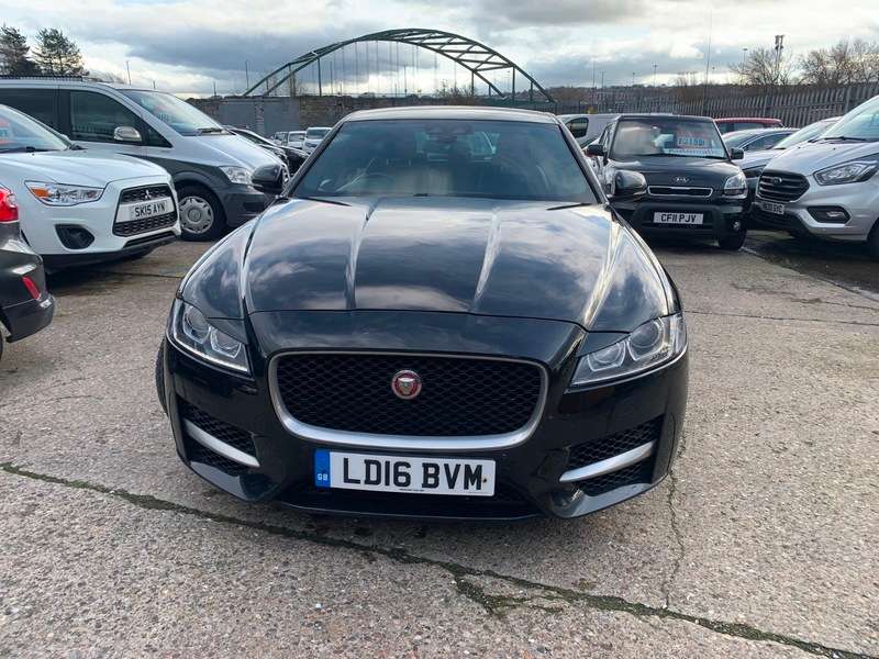 A 2016 JAGUAR XF D R-SPORT A 2016 JAGUAR XF D R-SPORT