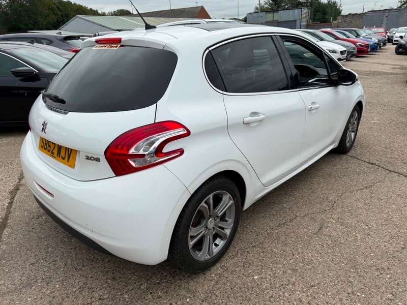 2013 PEUGEOT 208 2013 PEUGEOT 208