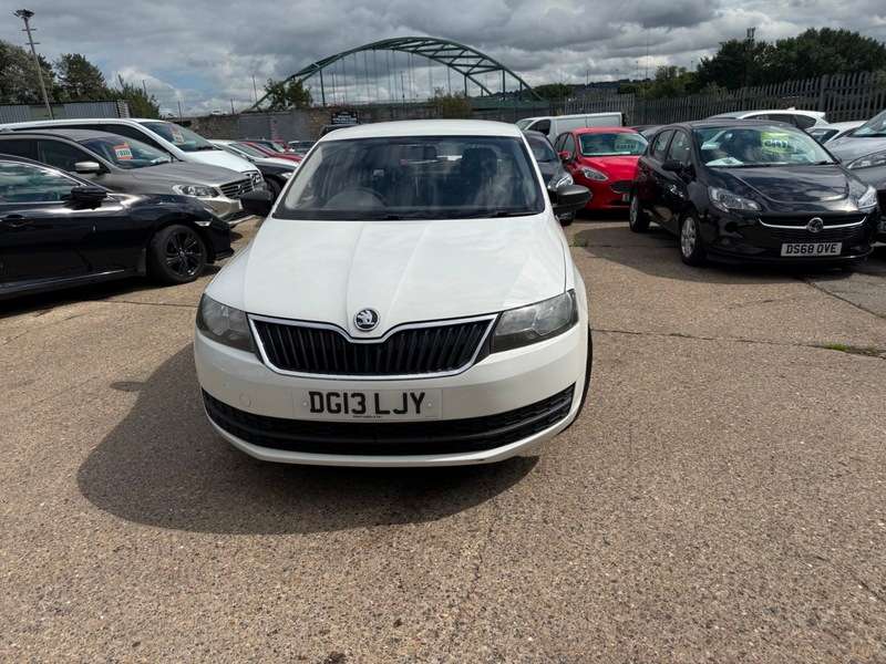 A 2013 SKODA RAPID S TSI A 2013 SKODA RAPID S TSI