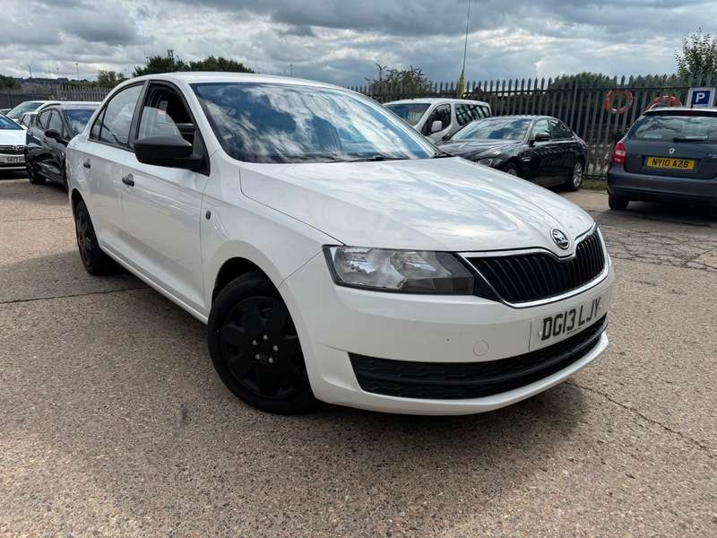 A 2013 SKODA RAPID S TSI A 2013 SKODA RAPID S TSI