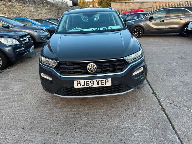 A 2019 VOLKSWAGEN T-ROC 1.6 TDI SE Euro 6 (s/s) 5dr A 2019 VOLKSWAGEN T-ROC 1.6 TDI SE Euro 6 (s/s) 5dr
