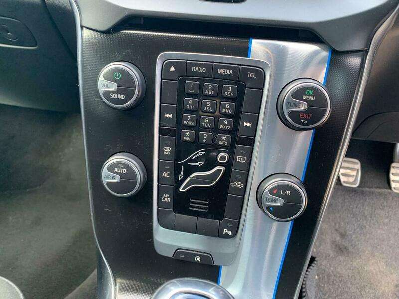 2015 VOLVO V40 2015 VOLVO V40