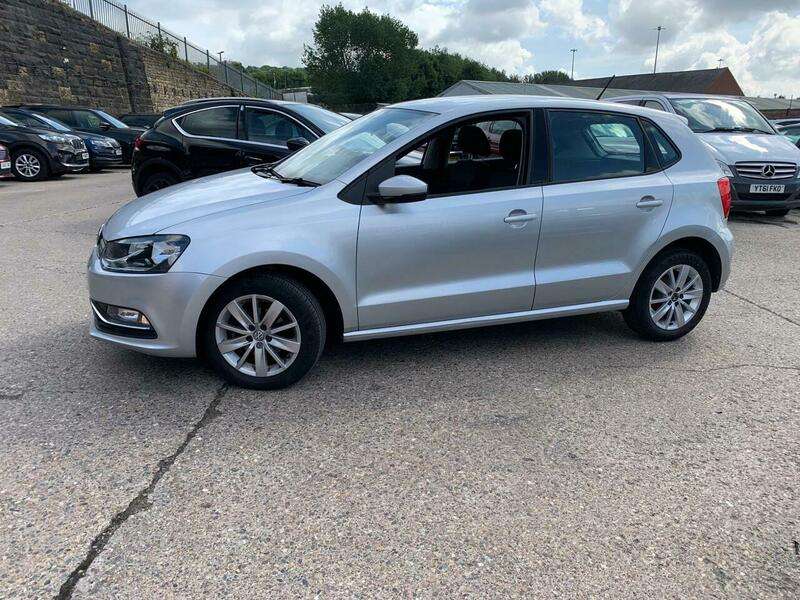A 2015 VOLKSWAGEN POLO 1.0 BlueMotion Tech SE Euro 6 (s/s) 5dr A 2015 VOLKSWAGEN POLO 1.0 BlueMotion Tech SE Euro 6 (s/s) 5dr