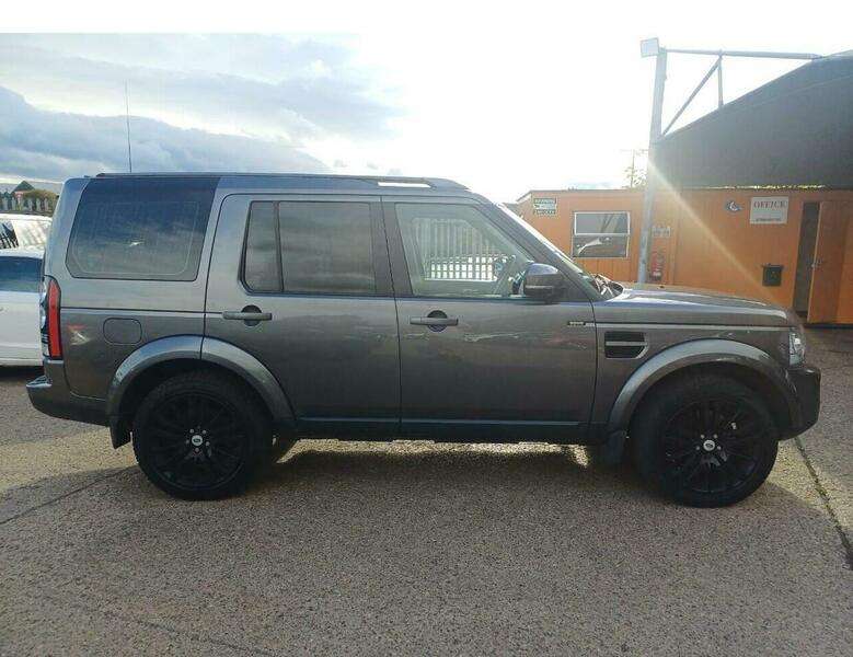 A 2014 LAND ROVER DISCOVERY SDV6 GS A 2014 LAND ROVER DISCOVERY SDV6 GS