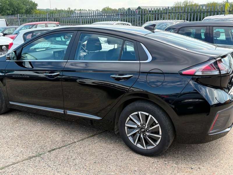 A 2020 HYUNDAI IONIQ PREMIUM A 2020 HYUNDAI IONIQ PREMIUM
