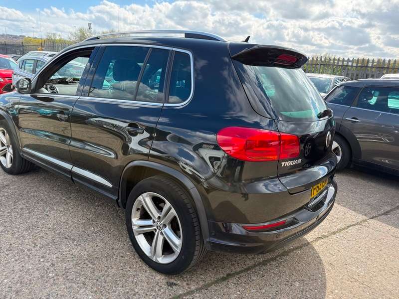 A 2013 VOLKSWAGEN TIGUAN R LINE TDI BLUEMOTION TECHNOLOGY 4MOTION A 2013 VOLKSWAGEN TIGUAN R LINE TDI BLUEMOTION TECHNOLOGY 4MOTION