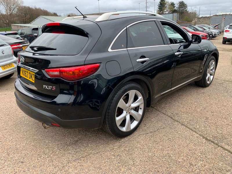 A 2012 INFINITI FX FX37 A 2012 INFINITI FX FX37
