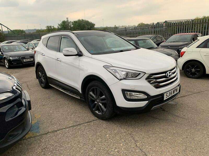 A 2014 HYUNDAI SANTA FE 2.2 CRDi Premium SE Auto 4WD Euro 5 5dr (7 seat) A 2014 HYUNDAI SANTA FE 2.2 CRDi Premium SE Auto 4WD Euro 5 5dr (7 seat)