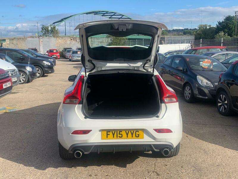 2015 VOLVO V40 2015 VOLVO V40