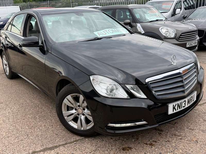 A 2013 MERCEDES-BENZ E CLASS E220 CDI BLUEEFFICIENCY S/S SE A 2013 MERCEDES-BENZ E CLASS E220 CDI BLUEEFFICIENCY S/S SE